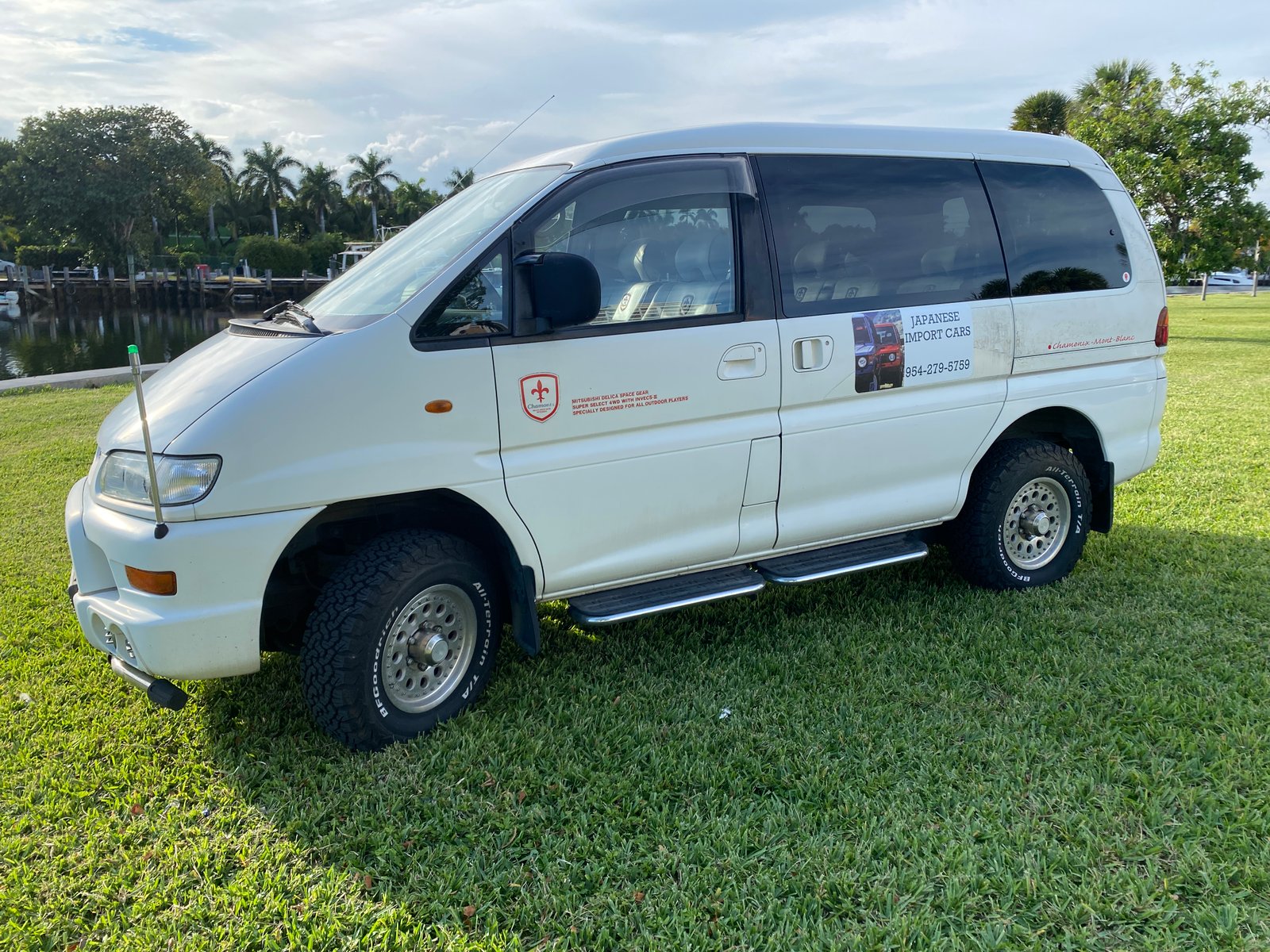 1999 Mitsubishi Delica