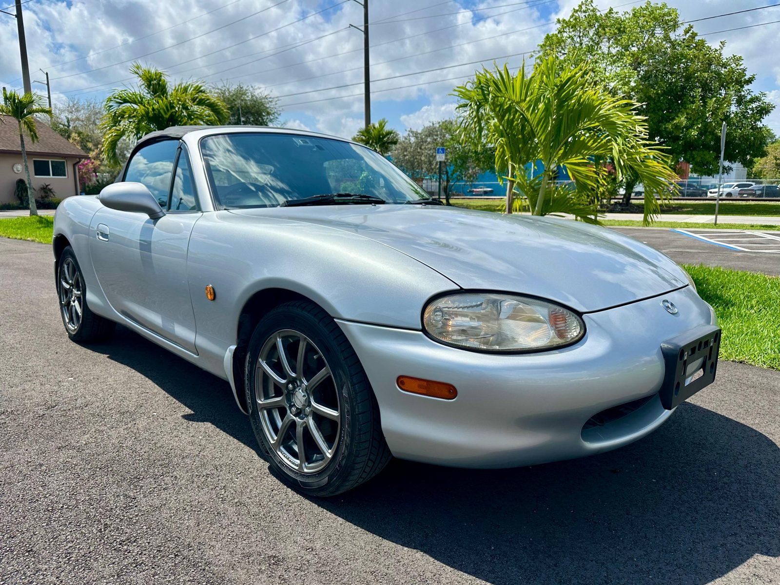 1998 Mazda Roadster (Eunos Roadster / MX-5) JDM car for sale — photo 13 of 14