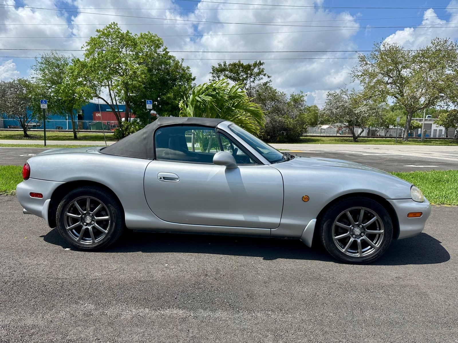 1998 Mazda Roadster (Eunos Roadster / MX-5) JDM car for sale — photo 14 of 14